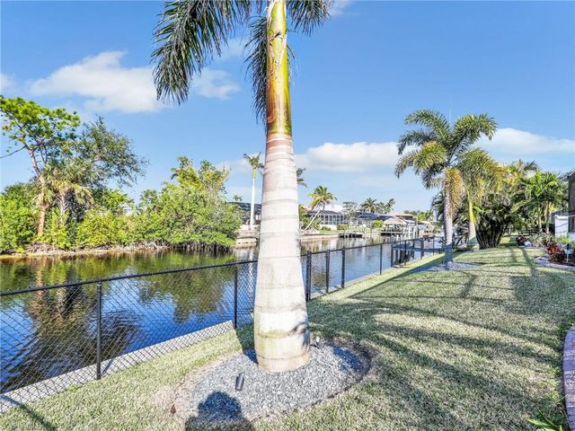 225 SW 42nd TER, Cape Coral, FL 33914