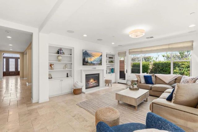 809 Dolphin Circle, Encinitas, CA 92024