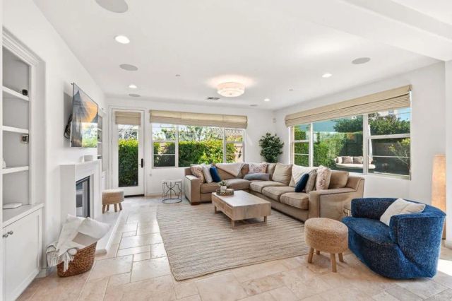 809 Dolphin Circle, Encinitas, CA 92024