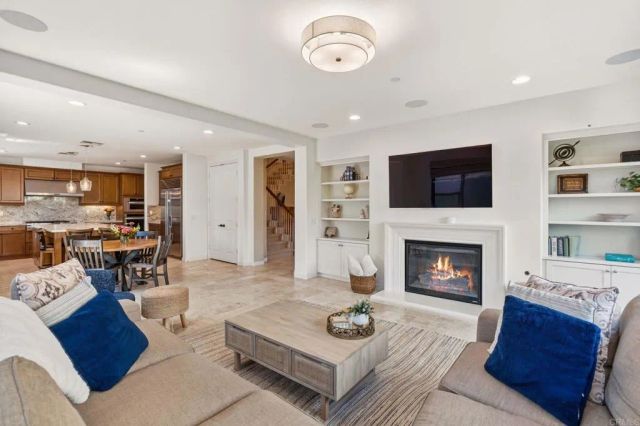 809 Dolphin Circle, Encinitas, CA 92024