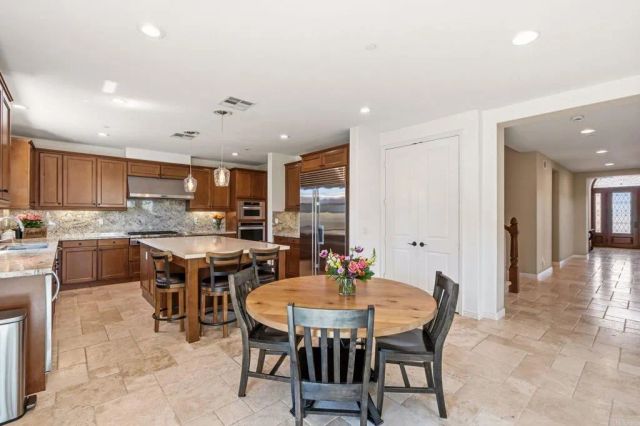 809 Dolphin Circle, Encinitas, CA 92024