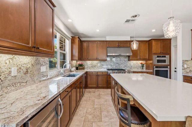 809 Dolphin Circle, Encinitas, CA 92024