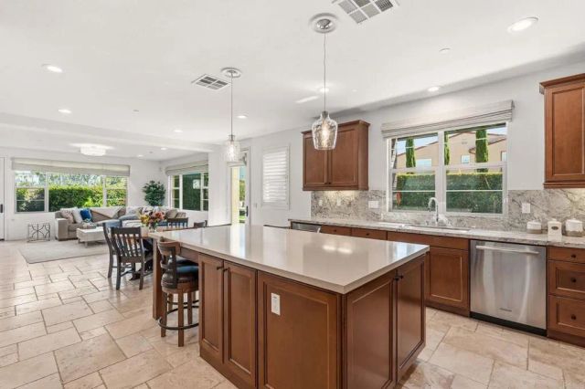 809 Dolphin Circle, Encinitas, CA 92024