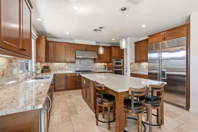 809 Dolphin Circle, Encinitas, CA 92024