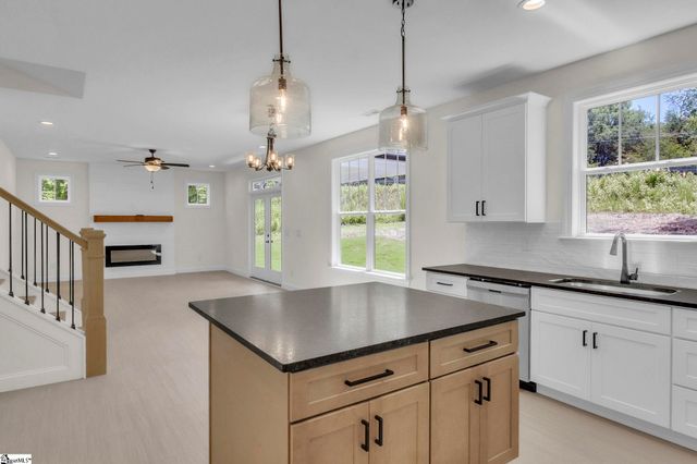 6 Eastwood Court, Taylors, SC 29687