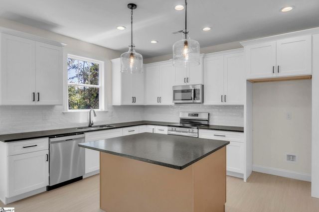 6 Eastwood Court, Taylors, SC 29687