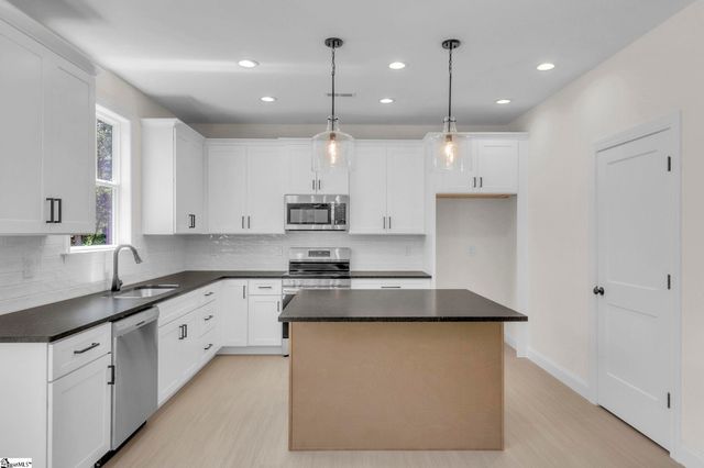 6 Eastwood Court, Taylors, SC 29687