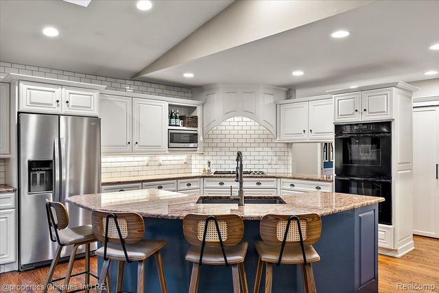 2684 Bradway Boulevard, Bloomfield Hills, MI 48301