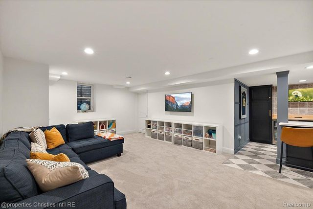 2684 Bradway Boulevard, Bloomfield Hills, MI 48301
