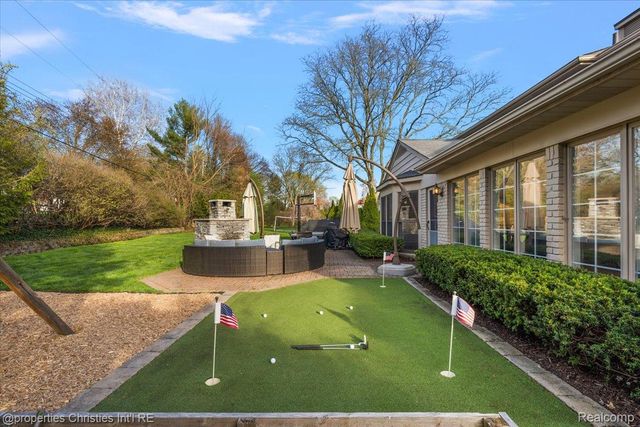 2684 Bradway Boulevard, Bloomfield Hills, MI 48301
