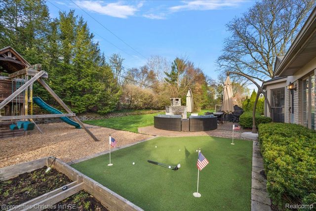 2684 Bradway Boulevard, Bloomfield Hills, MI 48301