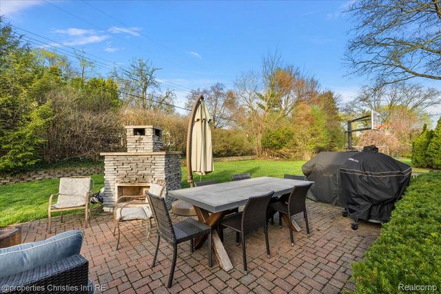 2684 Bradway Boulevard, Bloomfield Hills, MI 48301