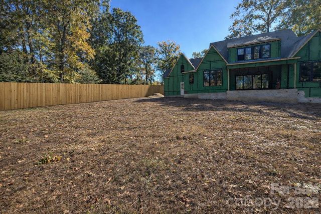 125 Randstone Court, Charlotte, NC 28211