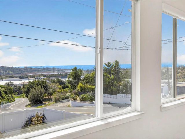 1858 Avocado Rd, Oceanside, CA 92054