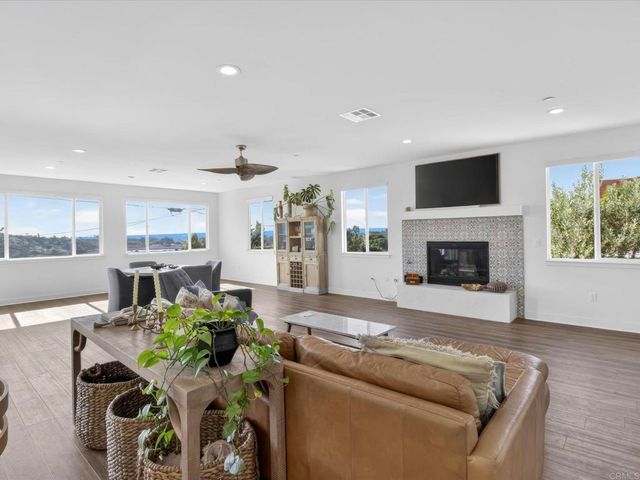 1858 Avocado Rd, Oceanside, CA 92054