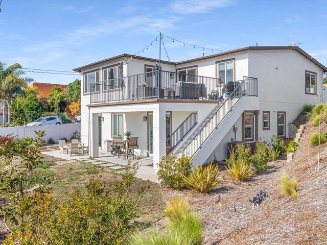 1858 Avocado Rd, Oceanside, CA 92054