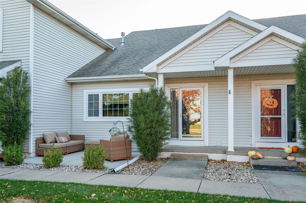 555 SE Laurel Street 2, Waukee, IA 50263