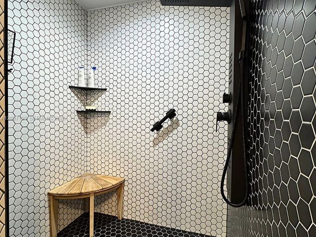 14951 Royal Oaks Ln 1708, North Miami, FL 33181