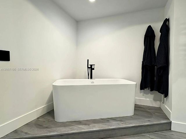 14951 Royal Oaks Ln 1708, North Miami, FL 33181