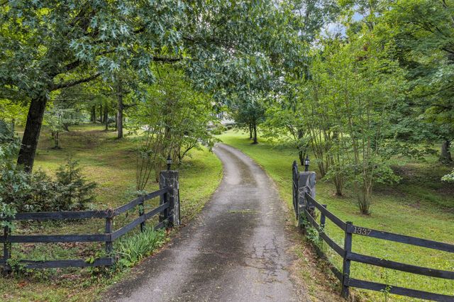 1337 Lee Brown Road, Bon Aqua, TN 37025