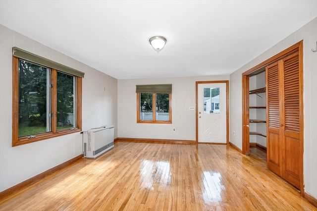 57 Glenmere St, Lowell, MA 01852