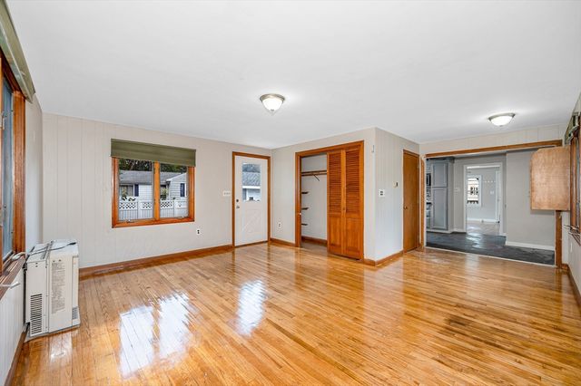 57 Glenmere St, Lowell, MA 01852