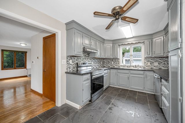 57 Glenmere St, Lowell, MA 01852