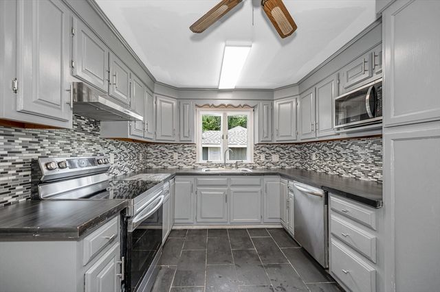 57 Glenmere St, Lowell, MA 01852