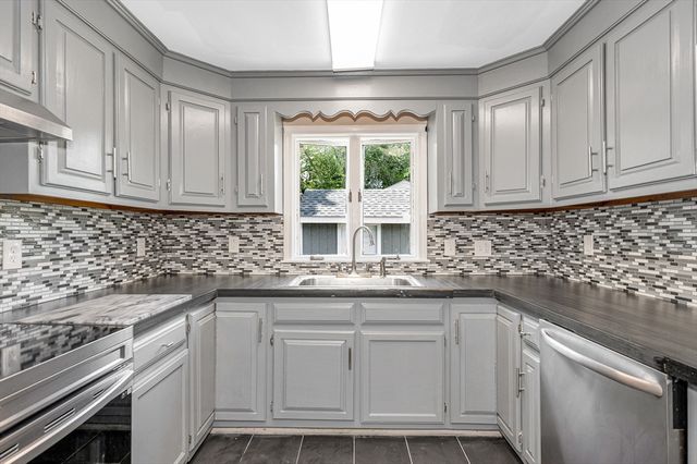 57 Glenmere St, Lowell, MA 01852