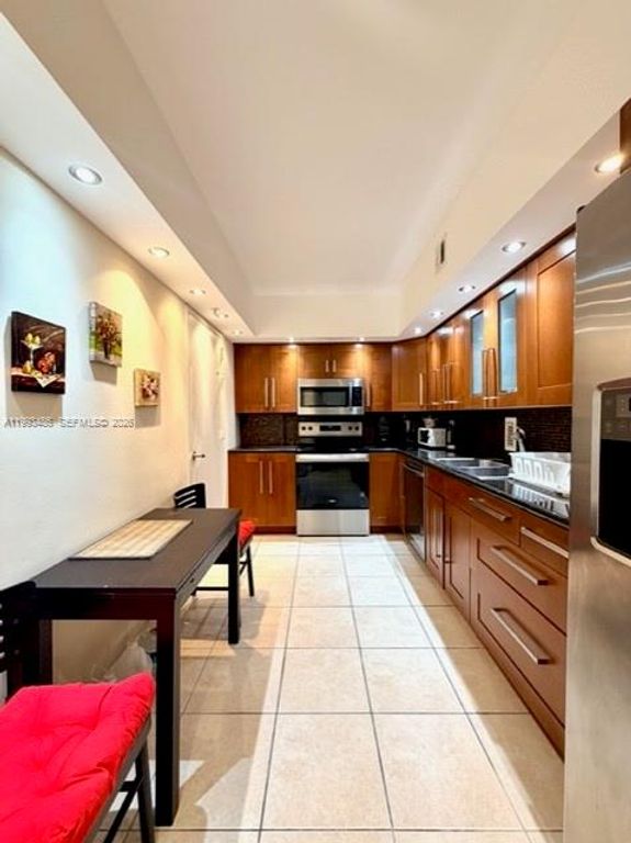 Image 11 of property listing at 3901 S Ocean Dr 7M, Hollywood, FL 33019