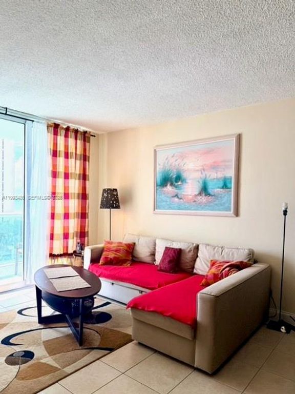 Image 12 of property listing at 3901 S Ocean Dr 7M, Hollywood, FL 33019