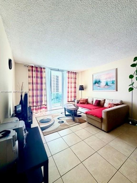 Image 13 of property listing at 3901 S Ocean Dr 7M, Hollywood, FL 33019