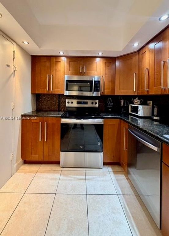 Image 8 of property listing at 3901 S Ocean Dr 7M, Hollywood, FL 33019