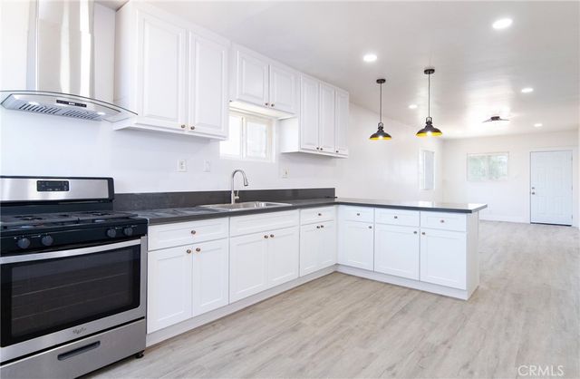 1035 W 107th, Los Angeles, CA 90044