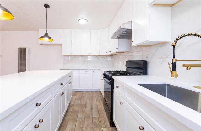 1035 W 107th, Los Angeles, CA 90044