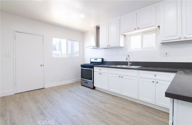 1035 W 107th, Los Angeles, CA 90044