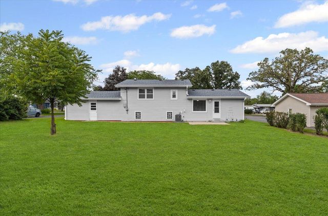 1915 Esch ROAD, Twin Lakes, WI 53181
