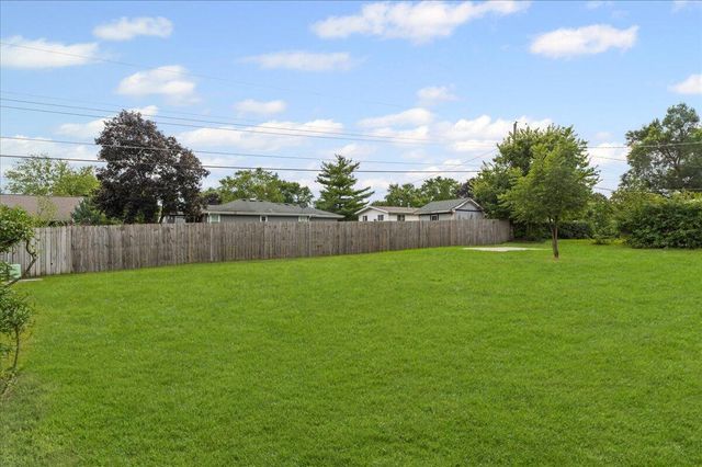 1915 Esch ROAD, Twin Lakes, WI 53181