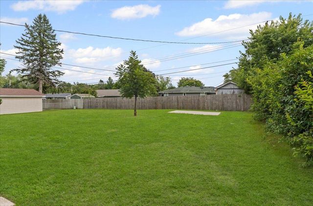 1915 Esch ROAD, Twin Lakes, WI 53181