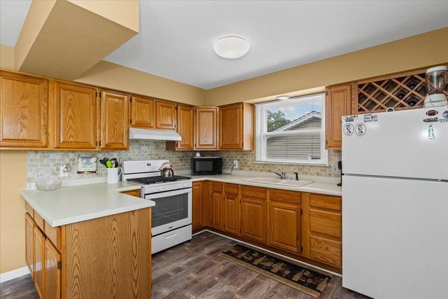 1915 Esch ROAD, Twin Lakes, WI 53181
