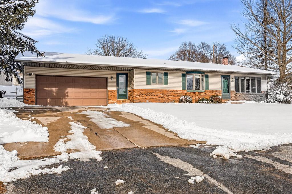 W4948 Mark PLACE, La Crosse, WI 54601