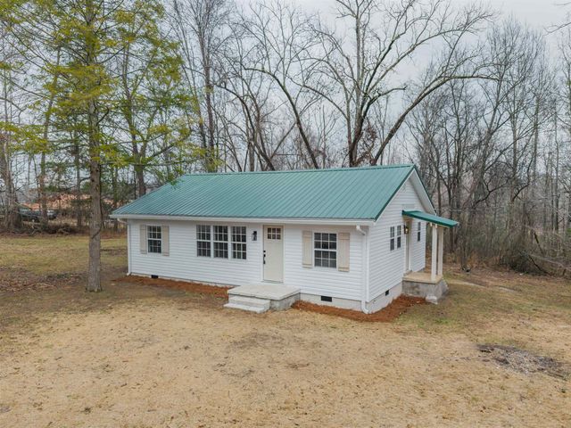 231 ADAMS ST, Selmer, TN 38375