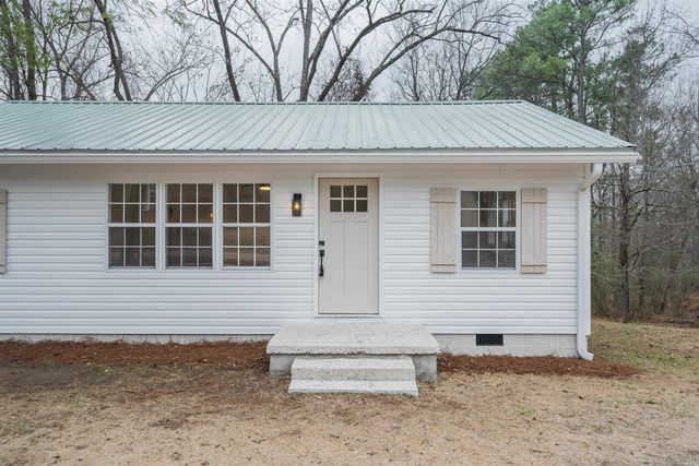 231 ADAMS ST, Selmer, TN 38375