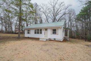 231 ADAMS ST, Selmer, TN 38375
