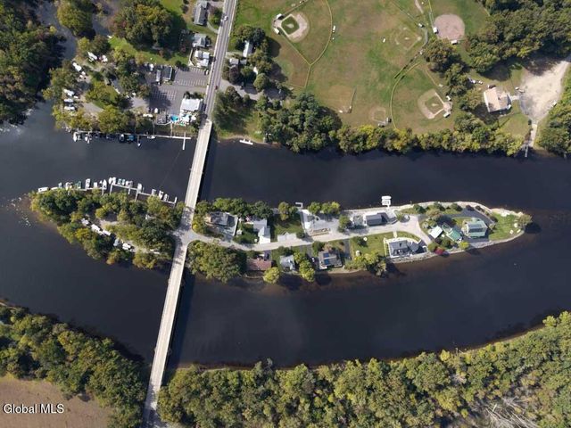 17 Schuyler Island Drive, Schuylerville, NY 12871