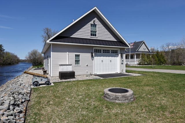 17 Schuyler Island Drive, Schuylerville, NY 12871