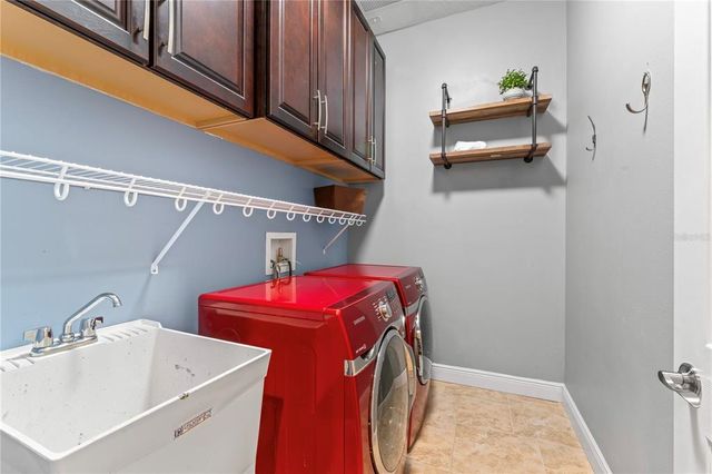 10007 HAZELNUT COURT, Tampa, FL 33647
