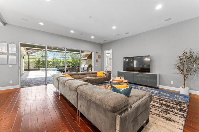 10007 HAZELNUT COURT, Tampa, FL 33647