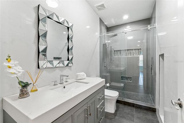 10007 HAZELNUT COURT, Tampa, FL 33647