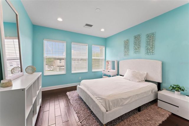 10007 HAZELNUT COURT, Tampa, FL 33647